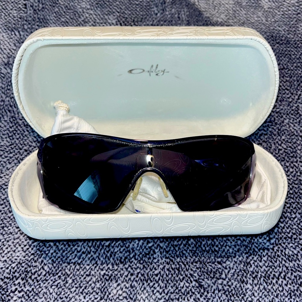 Oakley women’s sunglasses